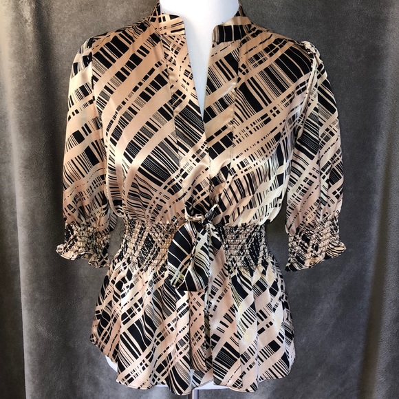 BCBGMaxAzria Tops - BCBGMAXAZRIA Gold and Black blouse sz S